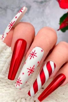 Red And White Christmas Nails, White Christmas Nails, Blue Christmas Nails, Nail Art Noel, Unghie Nail Art, Red Christmas Nails, Red And White Christmas