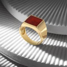 Discover Our Handmade Red Agate Classic Gold Bonded Ring, Minimal Unisex Ring, Gemstone Statement Ring, Gift for Him, Gift for Her, 925k Sterling Silver Ring ✅ Gold Bonded : Since the gold is mechanically bonded to the base rather than plated, it can't rub off. It has the same qualities as solid gold jewelry at a fraction of the cost. Gold filled jewelry is also great for people who are allergic to metals, as the material will not cause an allergic reaction. ❌ Gold Plated : Since the gold platin Mens Wedding Bands Unique, Ring Minimal, Turquoise Gold Ring, Minimal Ring, Gold Bond, Ringe Gold, 18k Gold Ring, Solid Gold Jewelry, Unisex Ring