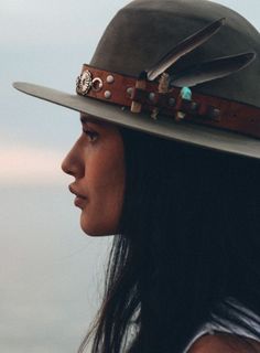 Bum Hairstyles, Beaded Caps, Indigenous Clothing, Fantasy Vibes, Indigenous Fashion, Feminine Hairstyles, Classy Cowgirl, Native American Images