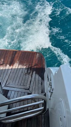 the back end of a boat with water behind it