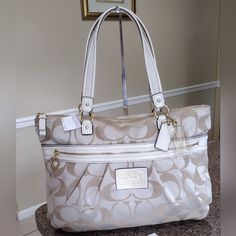 Nwt Authntic Coach Designer White Shoulder Bag With Zipper Closure, Coach Cream Shoulder Bag With Zipper Closure, Cream Coach Shoulder Bag With Zipper Closure, Bag Wishlist, Pink Coach Purses, Brown Coach Purse, Coach Poppy, Barrel Bag, Cc Cream