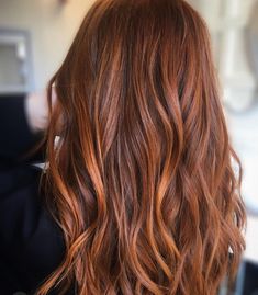 Copper Hair Round Face, Medium Brown Hair With Red Lowlights, Cowboy Copper Balayage Brunette, Copper With Dark Roots, Brown Hair Ginger Highlights, Dark Autumn Hair Color Ideas, Red Hair Lowlights, Foilyage Hair Brunettes, Brown To Ginger Balayage