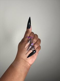 🕷️🕸️ Get tangled up in some spooky fun with these spider-inspired Halloween nails! 🎃💅 Crawling with creativity, these creepy crawlers are ready to weave their web of enchantment. Are you daring enough to embrace the eerie? 🕷️💀 Spider Nails, Nails Spooky, Spooky Nail, Long Stiletto Nails, Halloween Press On Nails, Boo Tiful, Spider Halloween, Short Square Nails