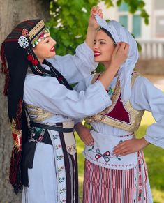 ©kud moravica Beautiful Jewish Women, Tribes Of The World, Jewish Women, Costume National, Folk Costume, Serbia, Traditional Dresses, Georgia, Russia