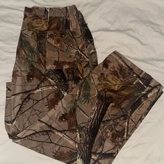 Carhartt Vintage Baggy Real Tree Mossy Oak Jeans Size 42x30 Carhartt Vintage, Carhartt Jeans, Men Carhartt, Real Tree, Mens Straight Jeans, Mossy Oak, Jeans Color, Colored Jeans, Jay