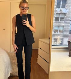 Looking for the 2024 fashion trends you need to try? These girly outfits will give you all the inspiration for your summer outfits. All Black Professional Outfits, Business Professional Outfits Women, Andie Anderson, Future Ceo, Black Work Outfit, Corporate Girl, Work Vibes