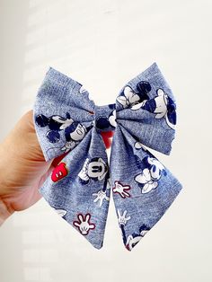 This bow adds the perfect touch to any Disney outfit. SIZE: measure about 5 inches wide and 6 inches long and attach to any option available. No two bows are the same; the placement of logos/pictures may vary. Follow us on Instagram at "JENTABOWS." Disney Mesh Bows, Disney Ribbon Bows, Disneyland Hair, Disney Hair Bows, Denim Hair, Mermaid Christmas, Disney Hair, Disney Fabric, Disney Outfit