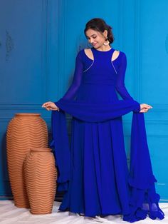 Design For Dresses Style, Gown For Fat Woman, Traditional Outfits Women, Dress Hand Designs, Suit Back Neck Designs Indian, Outfit From Scratch, Churidar Design, Anarkali Designs, Fashion Show Dresses