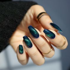 Teal Nails, My Demons, Makeup Nails Art, Hippie Nails, Green Nail Designs, Nail Shimmer, Edgy Nails, So Satisfying, Cat Eye Nails