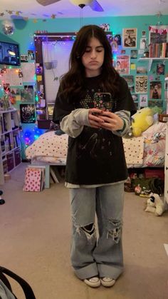 Alternative Winter Outfits Grunge, Billie Eilish Aesthetic Outfits, Grundy Outfits, Grafic Tee Outfit, Lazy Grunge Outfits, 90 Grunge Outfits, Easy Grunge Outfits, Baggy Grunge Outfit, Comfy Grunge Outfits