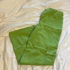 Never Worn Green Wide Leg Cargo Jeans Green Pants With Side Pockets For Spring, Spring Green Pants With Side Pockets, Spring Green Cotton Cargo Pants, Green Bottoms With Side Pockets For Spring, Summer Green Cargo Pants With Pockets, Green Cargo Pants With Pockets For Summer, Green Cargo Pants For Summer, Green Wide Leg Cargo Pants For Spring, Green Utility Pants For Summer