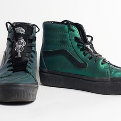 Excellent Condition Iridescent Green Limited Edition Harry Potter Slytherin Vans. Original Black Ribbon Laces. Harry Potter Slytherin, Vans Original, Ribbon Laces, Iridescent Green, Black Ribbon, Womens Vans, Vans Shoes, Limited Editions, Womens Shoes Sneakers