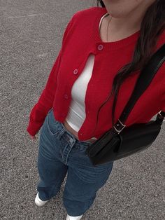 Outfits With Red Jacket Winter, Style Red Cardigan, Red Cardigan Outfit 2024, How To Style Red Cardigan, Red Cardigan Outfit Aesthetic, Red Sweater Outfit Aesthetic, Christmas Outfit With Jeans, Red Cardigan Outfit, Red Sweater Outfit