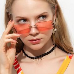 COOL GIRL RECTANGLE SUNGLASSES Sunglasses Pose Reference, Edgy Poses, Vaporwave Aesthetic Outfits, Eyewear Photoshoot, Sunglasses Pose, Sunglasses Photoshoot, Sunglasses Portrait, Trendy Aesthetic Outfits, Nice Sunglasses