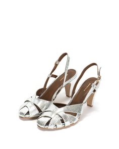 Banie 75 is an elegant style crafted with a 75mm heel and beautifully detailed front. Silver Pumps, Aarhus, Goat Leather, Leather Items, Metallic Leather, High Quality Leather, Isabel Marant, Elegant Style, Copenhagen