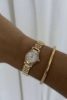 Small Gold Watch Aesthetic, Classic Wrist Watch For Women, Gold Mini Watch, Gold Watch With Bracelets Women, Dainty Prom Jewelry, Dainty Womens Watch, Gold Woman Watch, Women Gold Watches, Gold Wrist Watch Women