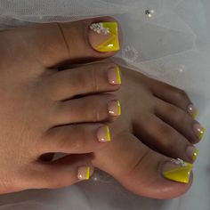 23+ Cute SUMMER Toe Nail Ideas (2024) - DrExplains