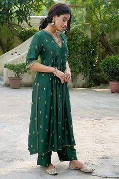 Green Silk Suit Designs, Green Silk Kurti Design, Bottle Green Indian Outfit, Pallazo Kurta Set, Teej Festival Outfits Green, Bottle Green Dress Indian, Bottle Green Kurta Women, Coords Set Outfit Indian, Bottle Green Suits Women Indian