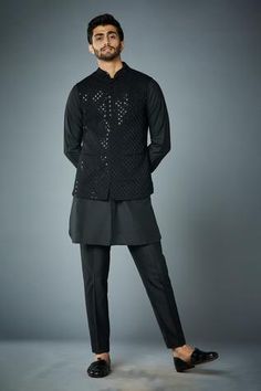 Shop for Gargee Designers Black Mystique Sequin Work Bundi And Kurta Set for Men Online at Aza Fashions Mens Traditional Wear, Sleeveless Kurta, Mehendi Outfit, Black Kurta, Gents Kurta, Kurta Men, Kurta Set For Men, Wedding Outfit Men, Silk Kurta