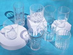 many glasses are sitting next to each other on a table