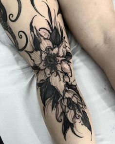 Tattoo Eyebrows, Wicked Tattoos, Muster Tattoos, Inspiration Tattoos, Leg Tattoos Women, Gothic Tattoo, Tattoo Women, Knee Tattoo, Tattoo Life