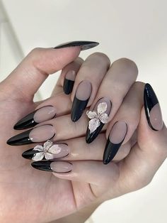 Elegant Nails Dark, Black Nail Designs Almond, Goth Almond Nails, Dark Goth Nails, Black And White Almond Nails, Bold Nail Colors, Goth Nail Art, Holloween Nails, Gel Nail Strips