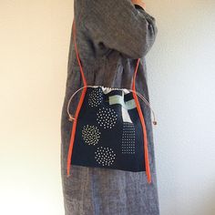 ポシェット "To the night walk" Eco Swaps, Diy Knitting Projects, Tas Lv, Canvas Bag Design, Sac Diy, Night Walk, Eco Bag, Linen Bag, Diy Knitting