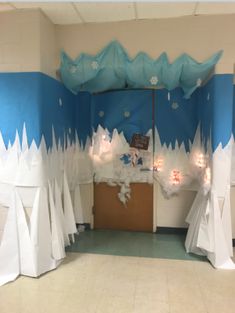 an empty room with white and blue decorations on the walls in front of a window