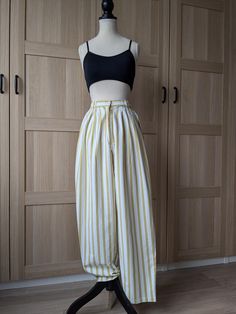 80s carrot pants with stripes. The pants sit nicely on the waist and have the typical 80s carrot cut. They also have pleats, two pockets on the sides and belt loops. They can be opened and closed with a zip and button combination. It is made of cotton, but not denim, even though it is cut like jeans. It is a simple pair of cotton fabric pants. Please remember that this is vintage clothing from the 80s - it has been well treated, but it has definitely been used over the last 40 years and some tra Carrot Pants, Fabric Pants, Womens Trousers, Pants White, Yellow Stripes, The 80s, Trousers Women, 40 Years, Vintage Clothing