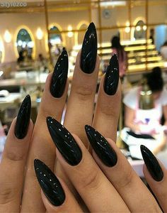 Long Black Nails, Black Stiletto Nails, Pointy Nails, Nail Art Trends, Goth Nails, Black Nail