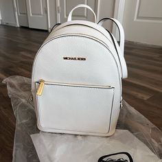 New! Beautiful Optic White Color Backpack, With 2 Zip Pockets. Soft Pebbled Leather Michael Kors Backpack White, Michael Kors Rhea Backpack, Slim Backpack, Suede Backpack, Michael Kors Backpack, White Backpack, Colorful Backpacks, Medium Backpack, Mk Bags