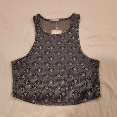 Womens Zara Jacquard Crop Top Black & White, Size Xl, New With Tags! Casual Jacquard Knit Sleeveless Top, Black Cropped Tank, Black Crop Top Tank, Zara Crop Top, Ruffled Sleeve Top, White Eyelet, Floral Crop Tops, Crop Blouse, White Crop Top