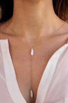 Biwa Y Necklace - Christine Elizabeth Jewelry #affordable #beach-wedding-jewelry #biwa #pearlnecklace #YNecklace #minimaljewelry #minimalist #beach Small Necklace, Y Necklace, Jewelry Inspiration, Bridal Jewelry, Beautiful Jewelry, Wedding Jewelry