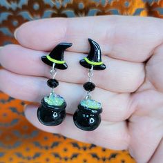 Caldourn Earrings with Witch Hat. These cute little handmade Caldourns with witch potion bubbles are the perfect accessory for Halloween. Spooky Earrings, Witch Potion, Witch Earrings, Earrings Halloween, Halloween Earrings, Cute Room Decor, Witch Hat, Jewelry Earrings Dangle, Witch