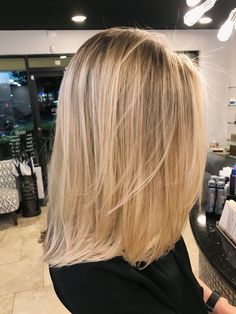 Medium Length Haircut Straight Blonde, Medium Short Blonde Hair Straight, Shoulder Length Blonde Hair Straight, Blonde Shoulder Length Hair Straight, Straight Blonde Haircut, Buttercream Blonde Hair, Short Straight Blonde Hair, Short Blonde Straight Hair, Medium Length Blonde Hair