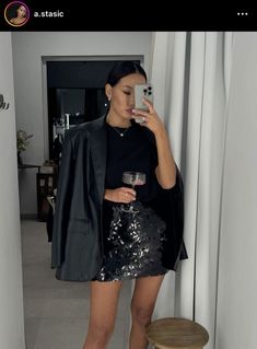 New Years Blazer Outfit, Winter Outfit Birthday Party, London Nye Outfit, Holiday Girls Night Outfit, Nye Nyc Outfit, Curvy New Years Eve Outfit, Cool Girl Holiday Outfit, Sequin Skirt And Blazer Outfit, Nye Party Outfit Ideas