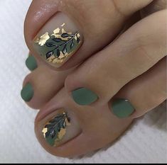 Fall Toenails Pedicures, Green Toe Nails, Toe Nail Colors, Fall Toe Nails, Toenail Art Designs, Easy Toe Nail Designs, Feet Nail Design, Pedicure Designs Toenails, Pedicure Nail Designs