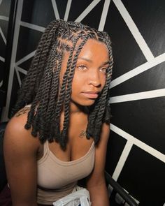 Twist Braids Short Hairstyles, 2 Strand Twist Styles With Weave, Back To School Hairstyles Braids Short, Invisible Locs Twist Bob, Short Twists Hairstyles For Black Women, Medium Hairstyle Black Women, Hairstyles With Marley Braid Hair, Twist Black Women Natural Hair, Shoulder Length Invisible Locs