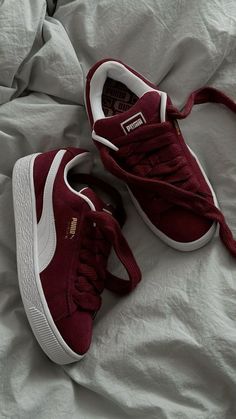 ᴘᴜᴍᴀ Pretty Sneakers, Dr Shoes, Preppy Shoes, Pretty Shoes Sneakers, Shoes Outfit Fashion, Fresh Shoes, Hype Shoes, Girly Shoes, Puma Suede