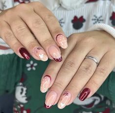 40+ Fun and Festive Disney Christmas Nails Design Ideas Disney Christmas Nails Design, Disney Nail Ideas, Disney Princess Nail, Disney Halloween Nails, Christmas Nails Design, Disney Xmas, Disney Princess Nails, Disney Characters Christmas