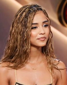 Light Box Braids, Vogue 2024, Κούρεμα Bob, Goddess Braids Hairstyles, Micro Braids, Fishtail Braid