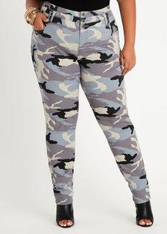 Camo plus size skinny jean boast a high rise fit with three-piece waistband that helps prevent gapping. Crafted in materials that allow maximum flex, these jeans will conform and mold to your unique shape, making them a stylish staple that will become one of your go-to favorites. Camo Corset, Plus Size Trendy, Corset Waist, Trendy Denim, Ashley Stewart, Line Store, Jeans Style, Parachute Pants, Camo