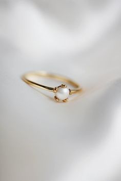 Pearl Ring Designs Gold, Pearl Rings In Gold, Simple Pearl Ring, Pearl Ring Design, Pearl Ring Simple, Pearl Flower Ring, Pearl Ring Gold, Sustainable Boutique, Natural Pearl Ring