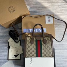 Size: Standard Size It comes with Dust box, Care manual, Tag, and Paper bag. Zipper Tote Bag, Zippered Tote, Luxury Accessories, Cute Bag, New Handbags, Travel Luggage, Crossbody Shoulder Bag, Louis Vuitton Damier, Fashion Statement