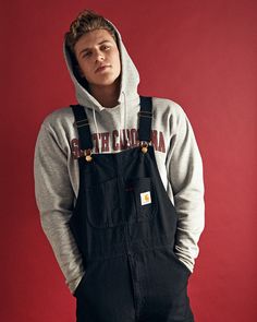 Mens Overalls Outfits, Overalls Outfit Men, Black Overalls Outfit, Skater Style Men, Men In Overalls, Overalls Outfits, Overalls Vintage, Overalls Men, Mens Overalls