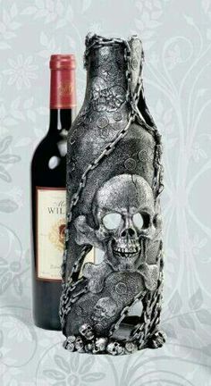 Nautical Bar, Skull Bottle, Diy Lampe, Altered Bottles, Pirate Skull, Bar Items, Tableau Art, Skull Decor, Wine Bottle Holders