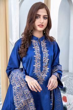 SKU: 1605 Price for Shirt, Pant and dupatta A Classic Royal Blue color ensemble with hand gold and screen print ensemble. The perfect ensemble can be worn at any occasion, Shirt length 42. Model is wearing S Shirt Pant, Dress Book, Pakistani Dress, Stylish Dress Book, Pakistani Dress Design, Royal Blue Color, Designer Dress, Fashion Consultant, Dress Design