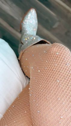 Sparkle Stockings Outfit, Sparkly Cowgirl Aesthetic, Pride 2024 Outfits, Glitter Outfit Ideas, Sparkly Outfit Aesthetic, Sparkly Concert Outfit, Sparkly Outfit Ideas, Glitter Party Outfit, Sparkly Cowgirl