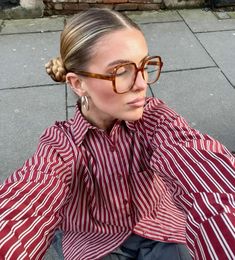 Sleek Buns, Girl Glasses, Glasses Sunglasses, Trends 2024, Mode Inspo, Looks Style, Mode Inspiration, Scandinavian Style, Buns