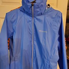 Women's Size Med Columbia Rain Jacket Never Worn Blue Windbreaker For Fall Outdoor Activities, Hooded Blue Outerwear For Hiking, Blue Windbreaker For Outdoor Fall Activities, Blue Long Sleeve Outerwear For Outdoor Activities, Blue Long Sleeve Windbreaker For Cold Weather, Casual Blue Outerwear For Hiking, Blue Windbreaker For Cold Weather In Fall, Blue Windbreaker For Fall Cold Weather, Blue Fall Windbreaker For Cold Weather